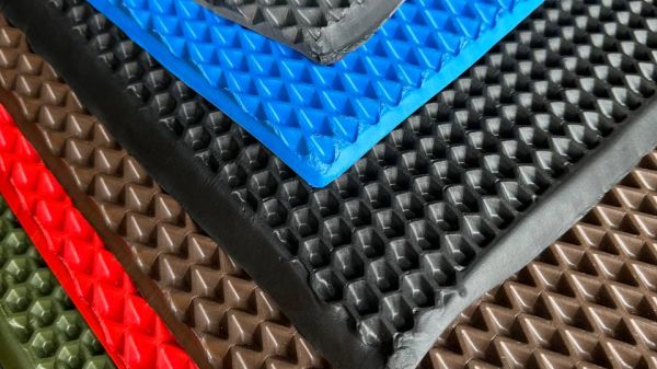 Современный материал для ковриков в авто