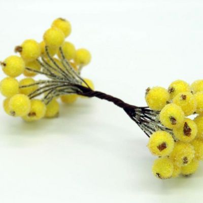 Глянцевые ягоды (тычинки) - желтая сахарная калина