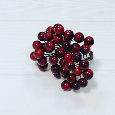 Глянцевые ягоды (тычинки) - бордовая калина