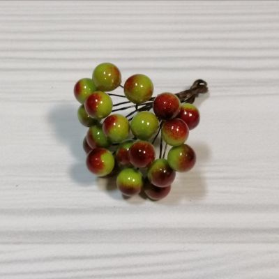 Глянцевые ягоды (тычинки) - зеленая калина